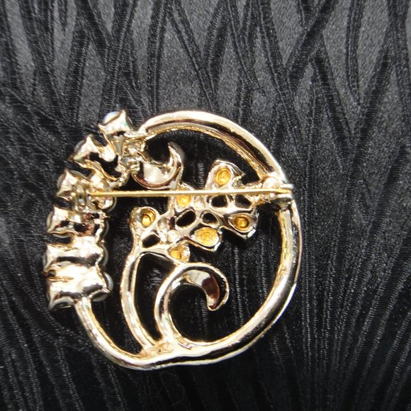 VTG Circle Brooch - Picture 6 of 6